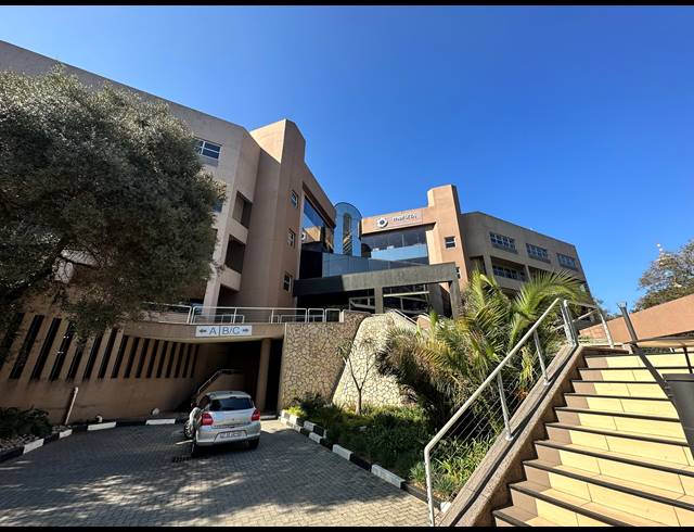 1,354M² OFFICE TO LET IN PARKTOWN